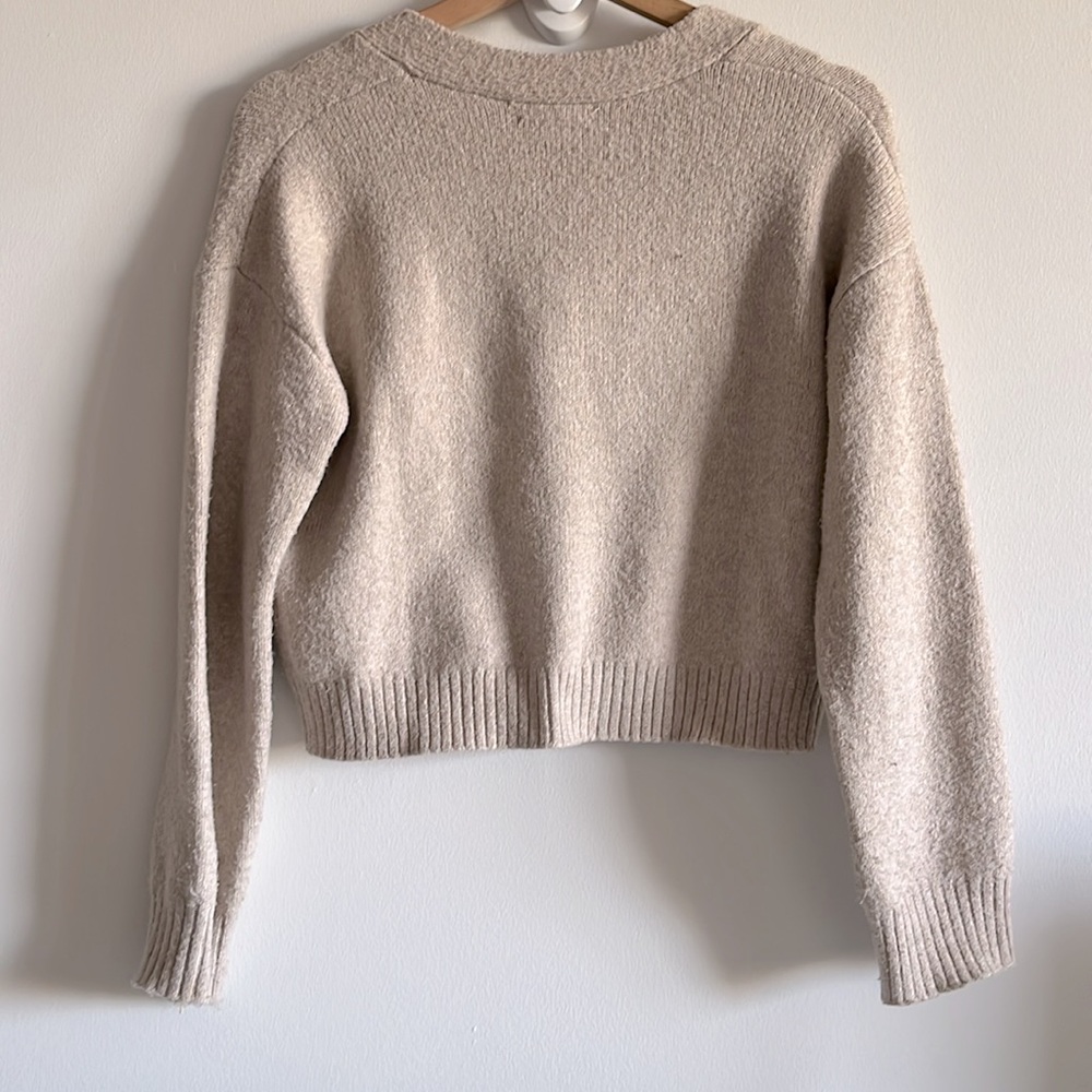 ✨2/$10✨ BP Beige Button Up Cropped Cardigan Sweater - Picture 5 of 6